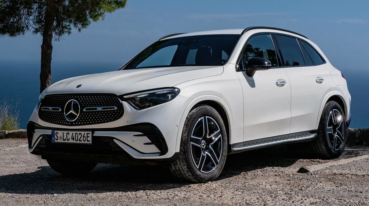 2025-Mercedes-GLC-350e-PHEV-823-2.jpg