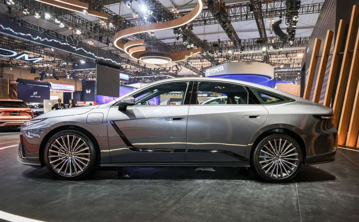 2026-GIIAS-Lexus-ES350h-Luxury-1-1200x8015.jpg