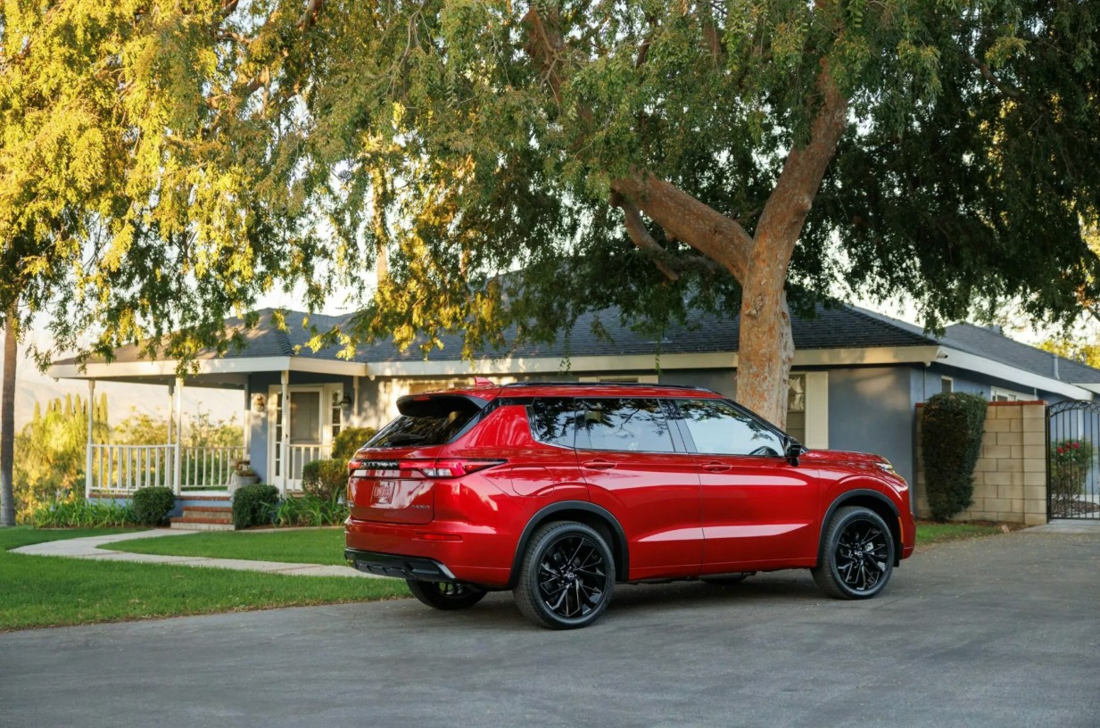 2026-Nissan-Rogue-Plug-in-Hybrid 4.jpg