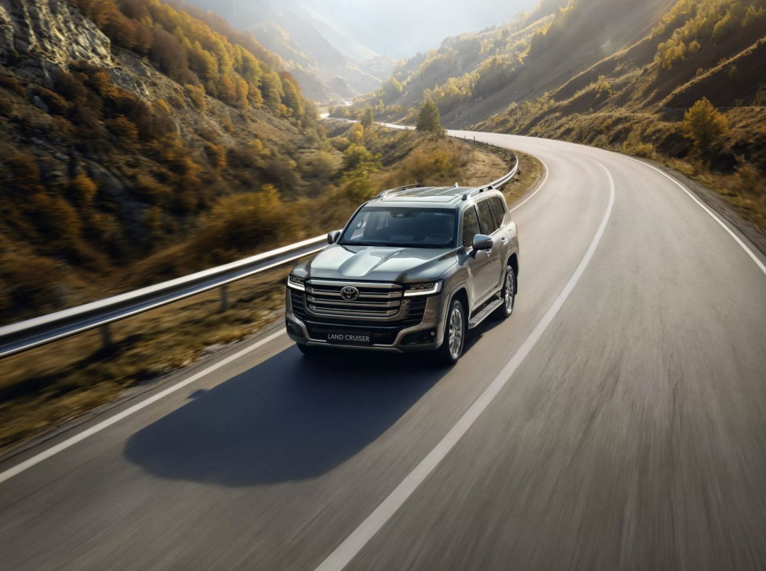 2026-Toyota-Land-Cruiser-300-Hybrid 2.jpg