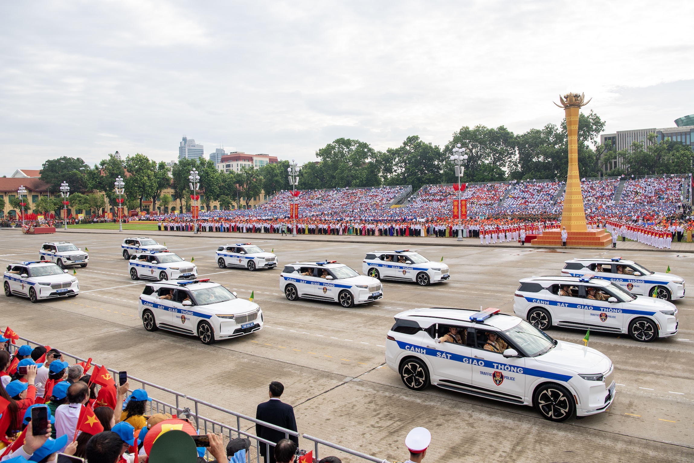 65. Khối Xe chỉ huy giao thông dẫn đoàn 1.jpg