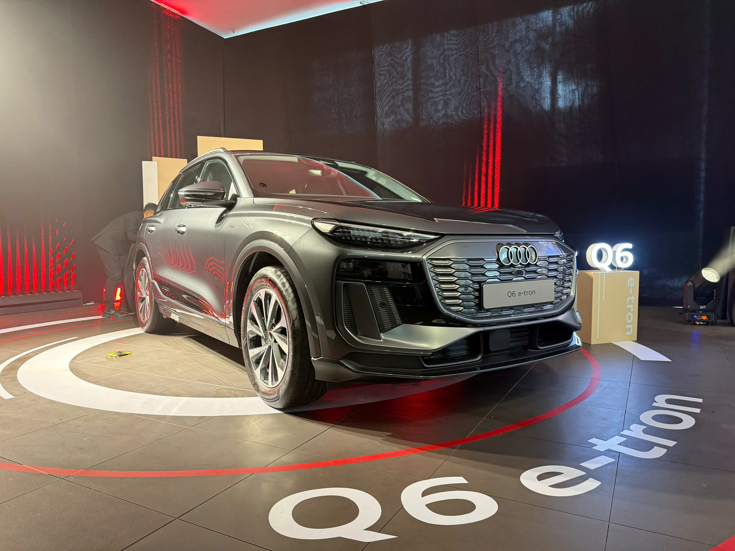 Audi Q6 e-tron  (7).jpg