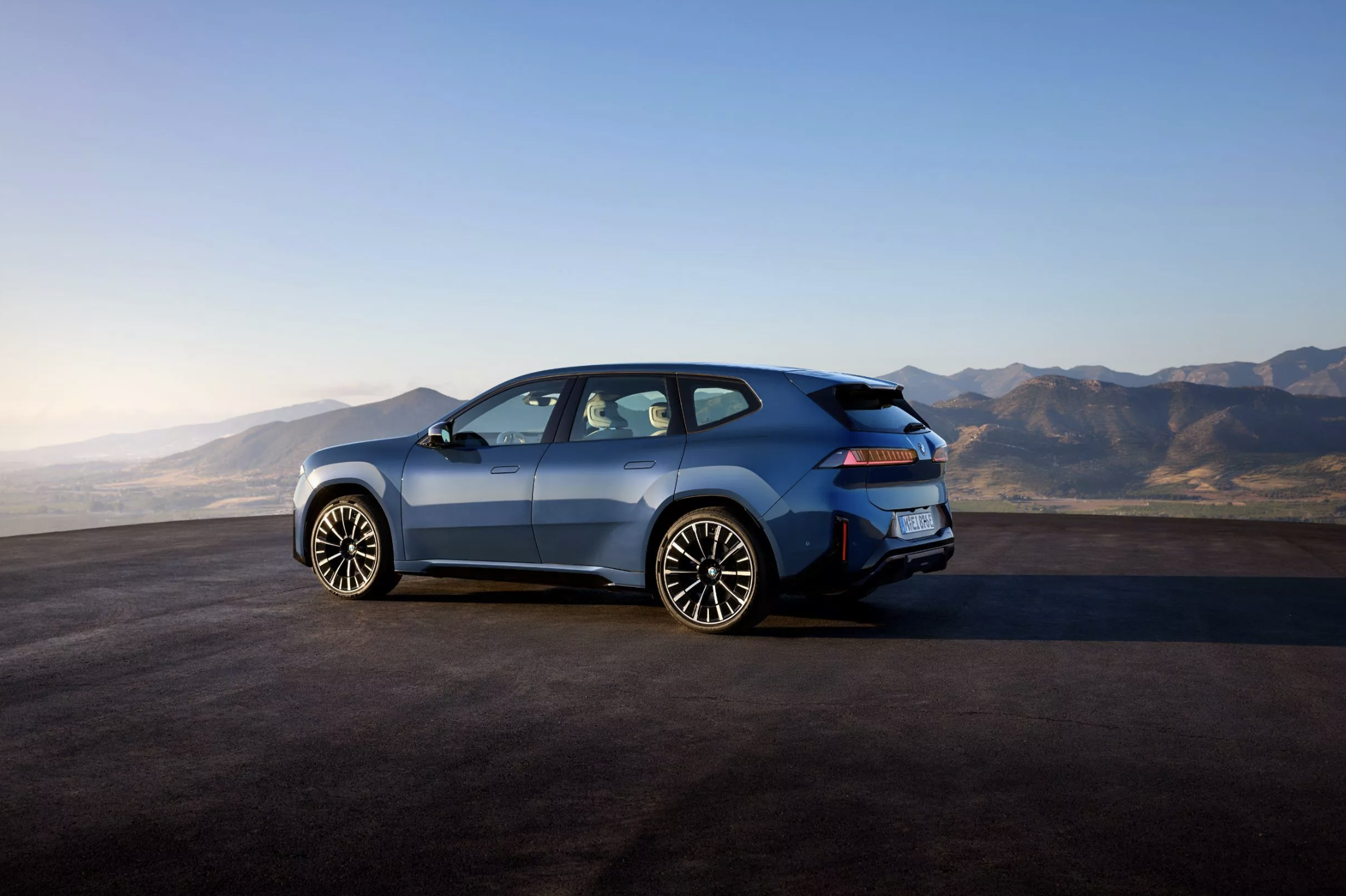 BMW-iX3 2025-09-06 lúc 08.51.38.png