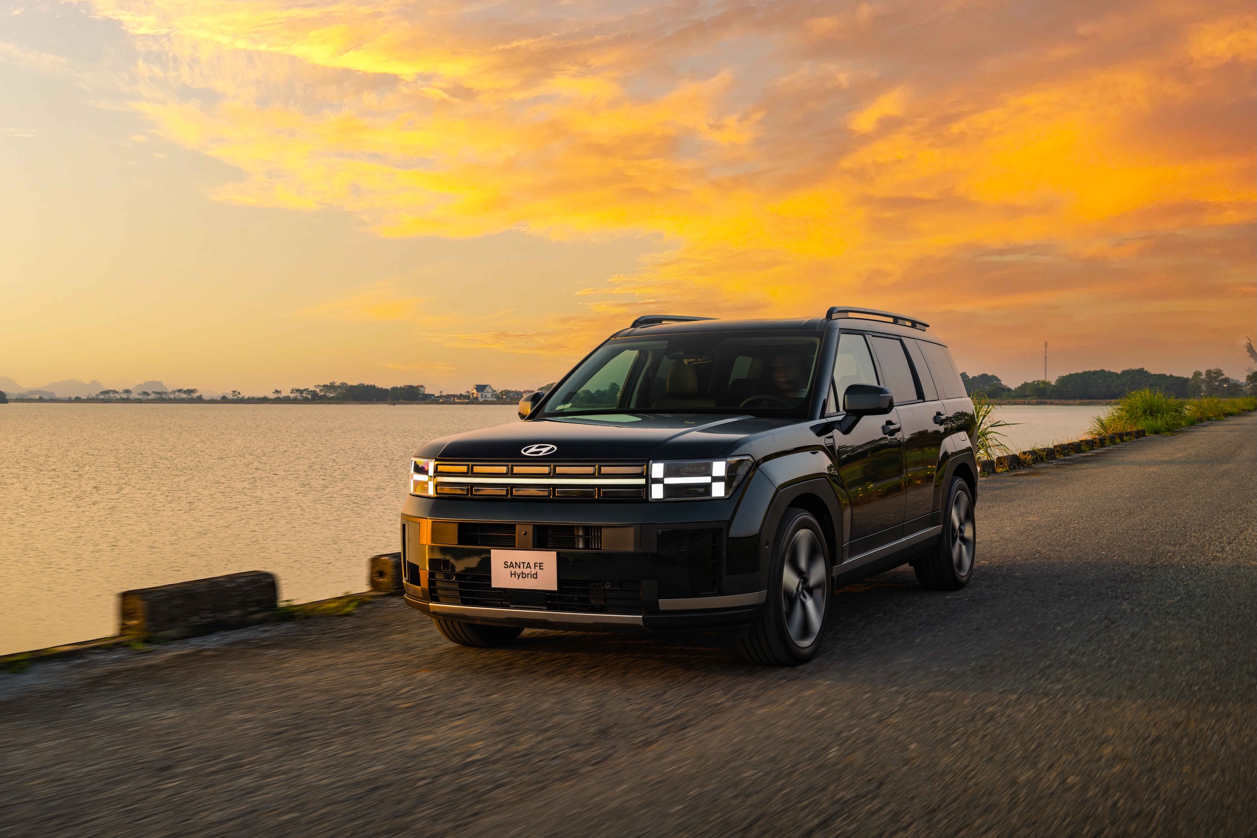 Hyundai Santa Fe Hybrid - 1.jpg