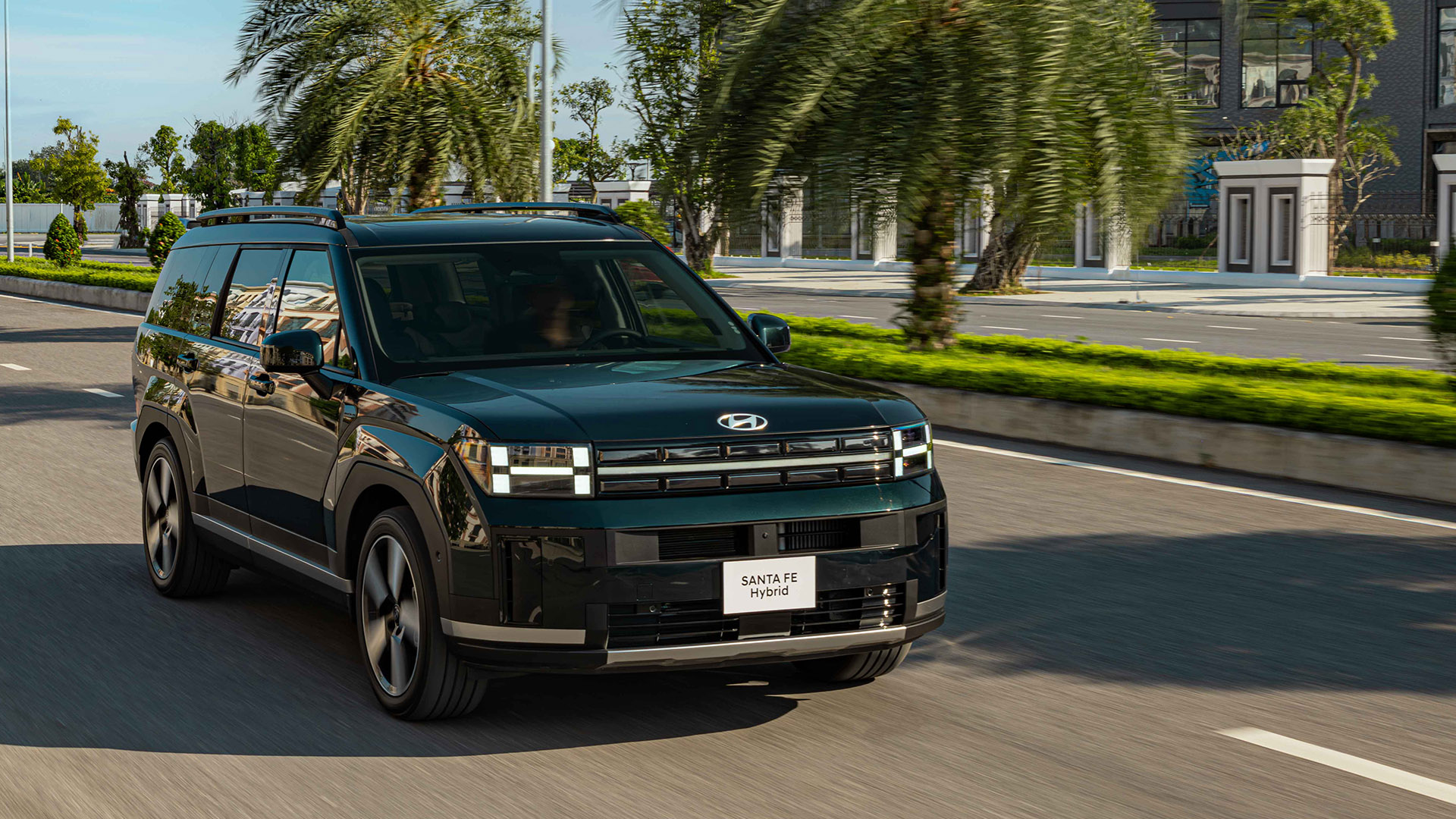 Hyundai Santa Fe Hybrid - 2.jpg