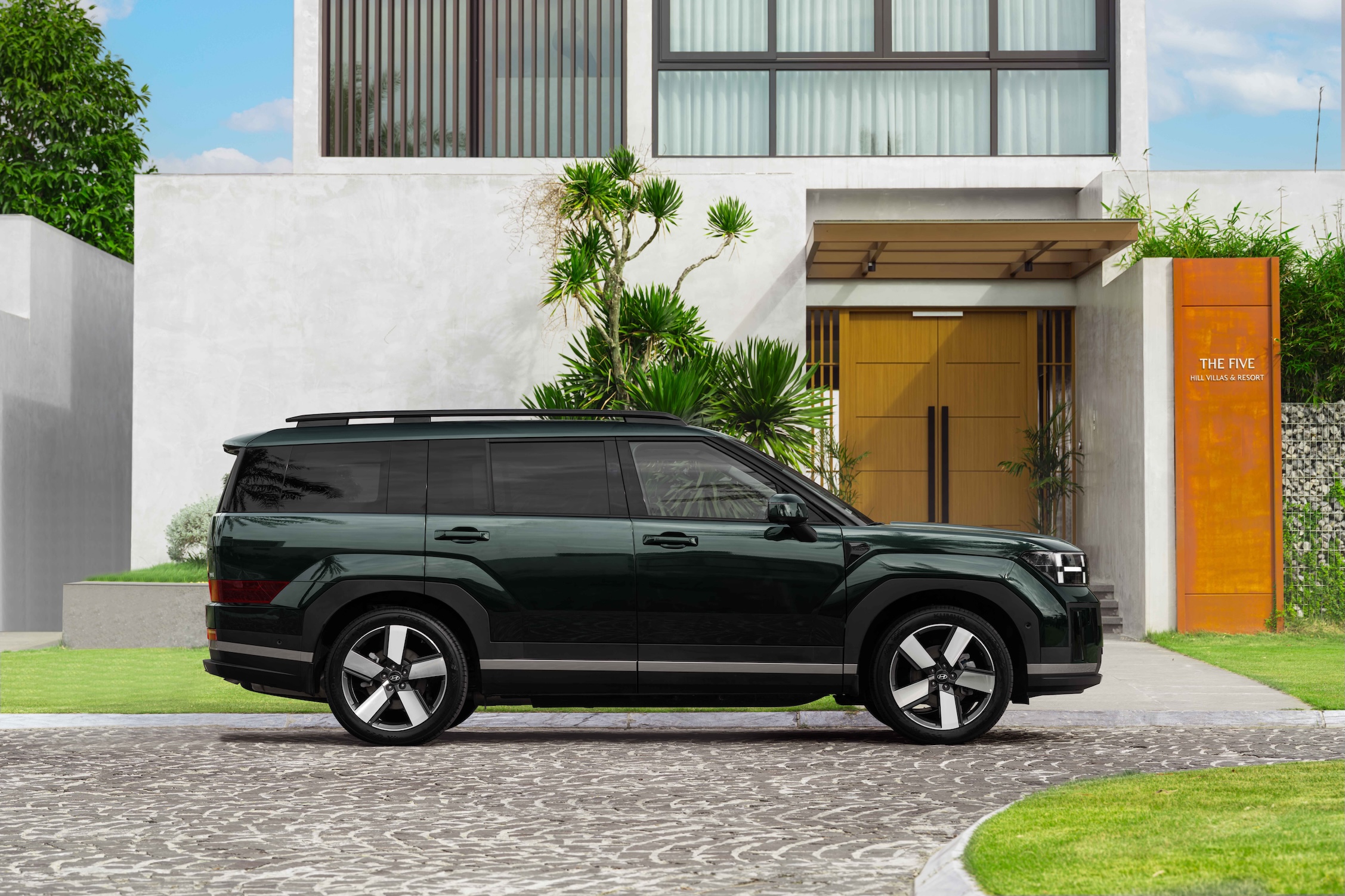 Hyundai Santa Fe Hybrid - 7.jpg