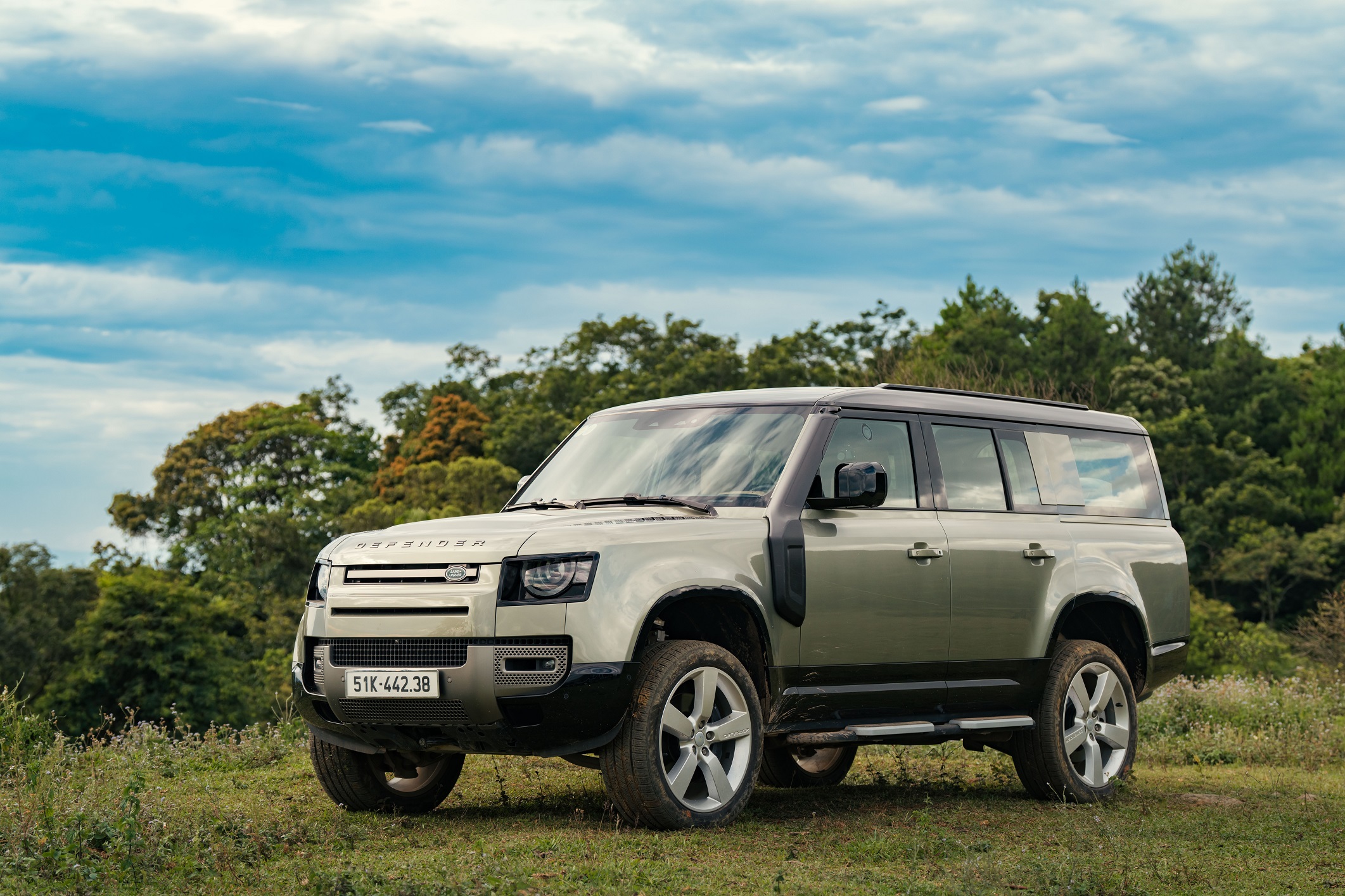 Land Rover Defender 130-11.jpg