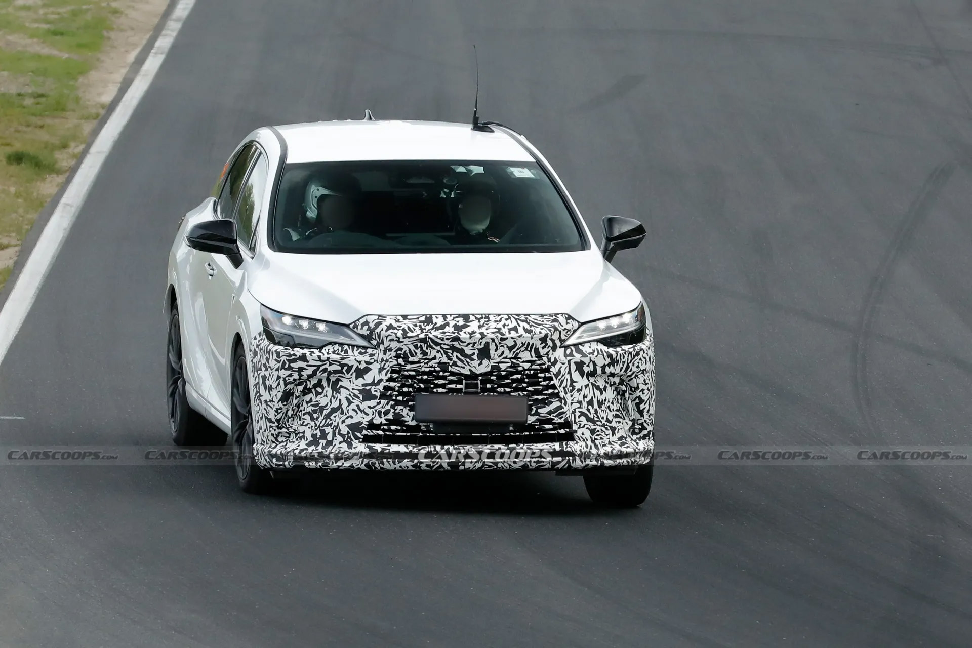 Lexus-RX-Facelift-Spy-Shots-1.jpg