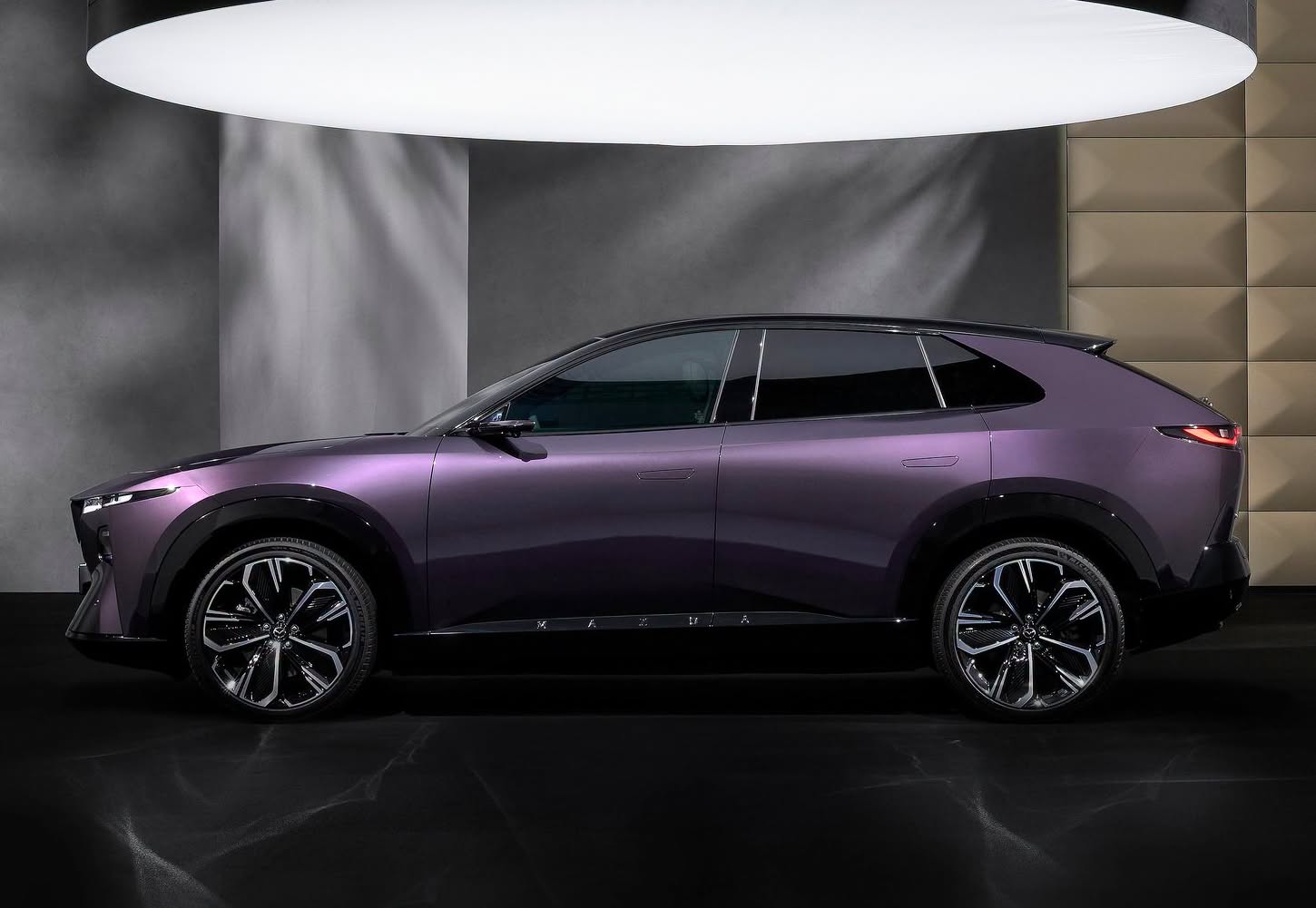 Mazda CX-6e 6.jpg
