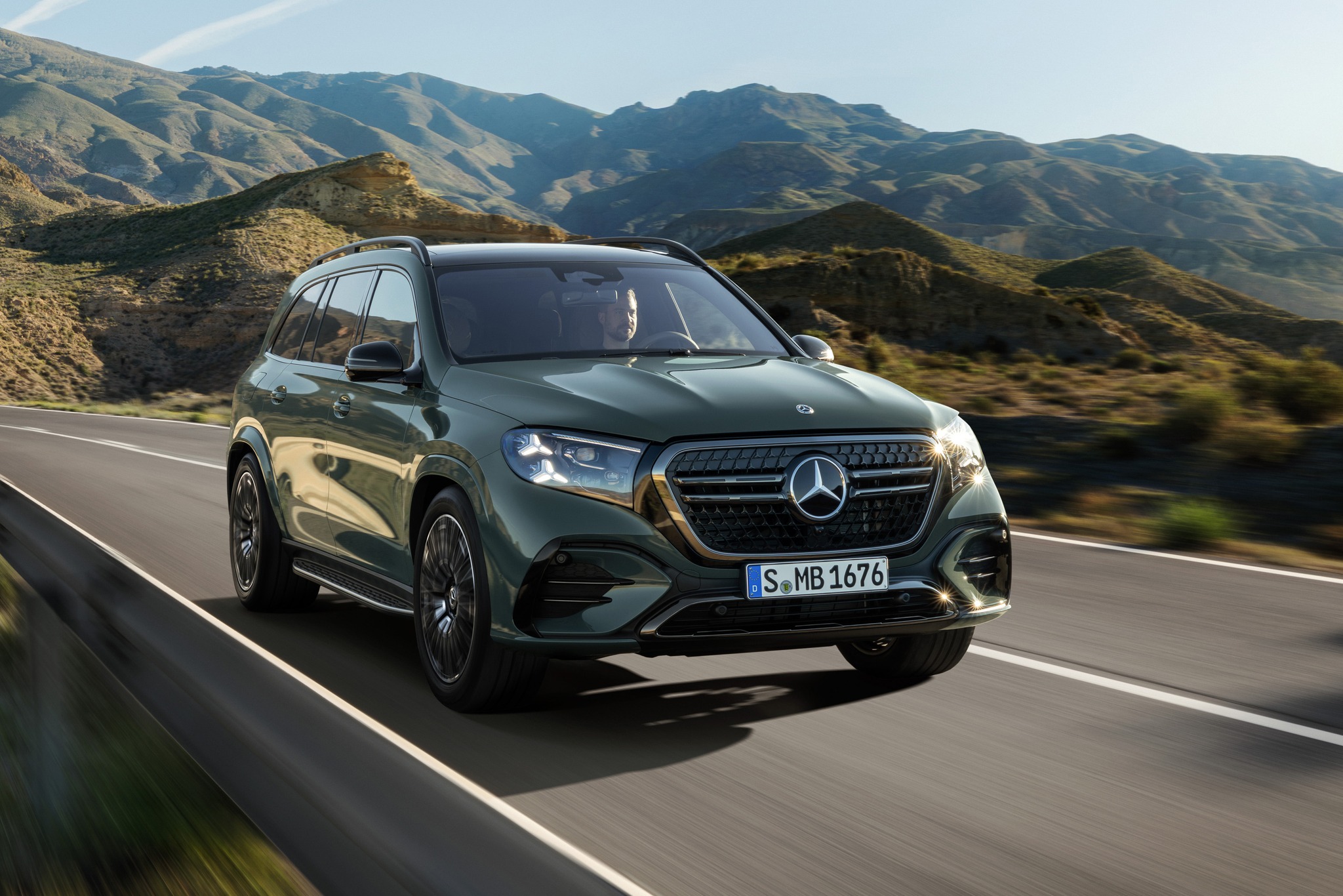 Mercedes-Benz GLS 15.jpg