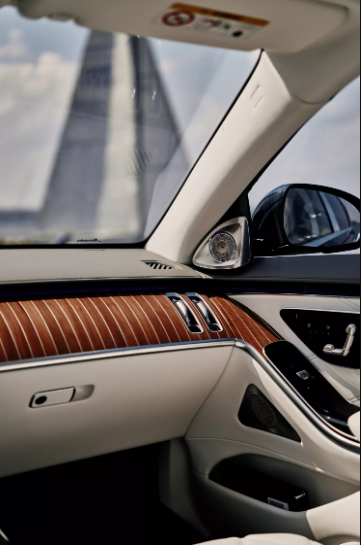 Mercedes-Maybach S680 3.PNG