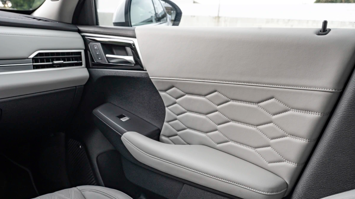 Mitsubishi Outlander PHEV 5.png