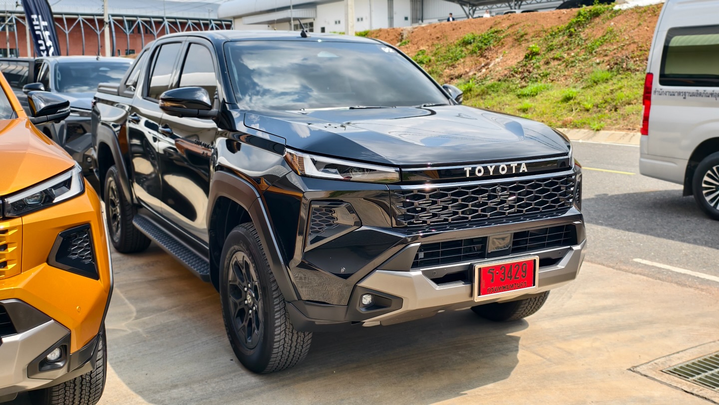 New Toyota Hilux 6.jpg