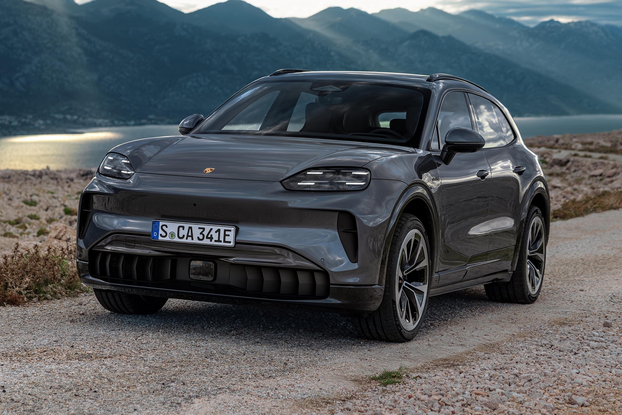 Porsche Cayenne EV.jpg