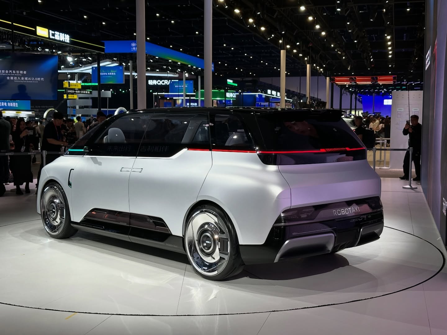 Robotaxi EVA Cab 3.jpg