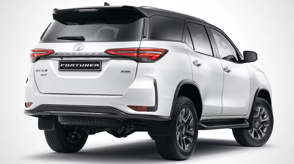 Toyota Fortuner hybrid 2.PNG