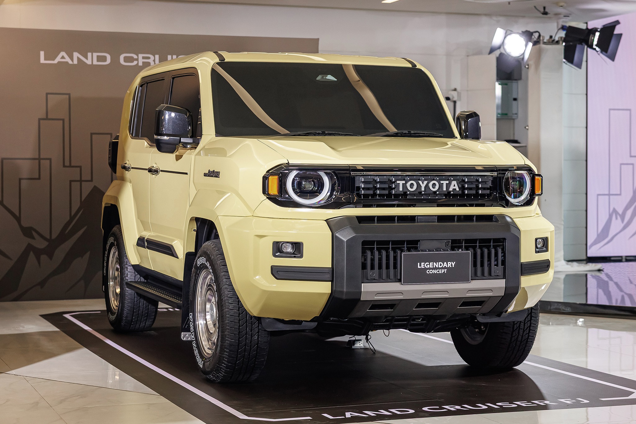 Toyota Land Cruiser FJ LEGENDARY 7.jpg