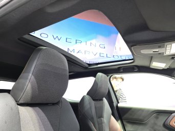 Suzuki e VITARA 10.jpg