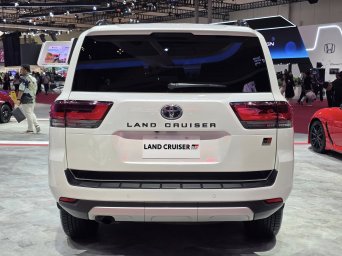 Toyota Land Cruiser 300 GR Sport 13.jpg