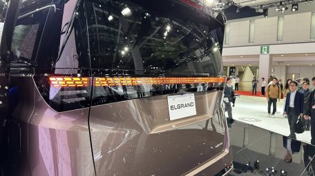 Nissan ELGRAND 5.jpg
