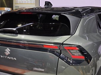 Suzuki e VITARA 7.jpg