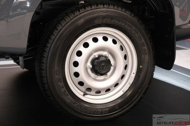 Toyota Hilux TRAVO Standard Cab 10.jpg