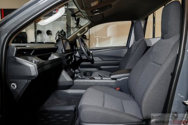 Toyota Hilux TRAVO Standard Cab 22.jpg