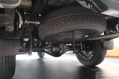 Toyota Hilux TRAVO Standard Cab 14.jpg