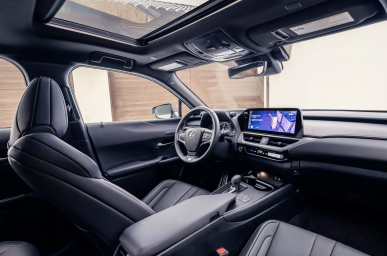 Lexus UX 2025-11-15 lúc 08.58.49.png