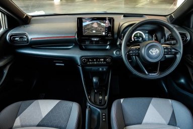 2025-04-2025-toyota-yaris-zr-6 2.jpg