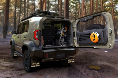 Toyota LAND CRUISER FJ 3.jpg