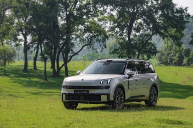 Lynk & Co 900  (1).JPG