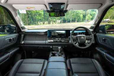 Mitsubishi Pajero GSR 2WD 4.jpg