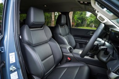 Mitsubishi Pajero GSR 2WD 5.jpg