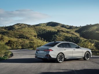 BMW 5 Series 2025  (2).jpg